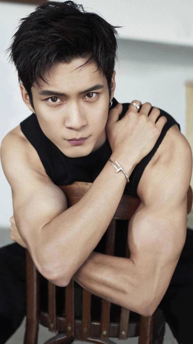 韩东君这完美的身材,连男明星都为他点赞