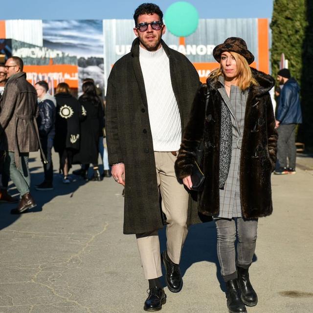 冬天穿腻了小脚裤?试试这3类阔腿裤,这么搭配舒适保暖又很有型