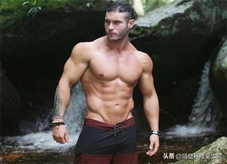 24岁胖小伙,坚持不懈的健身成肌肉男,并记录每天的身体变化