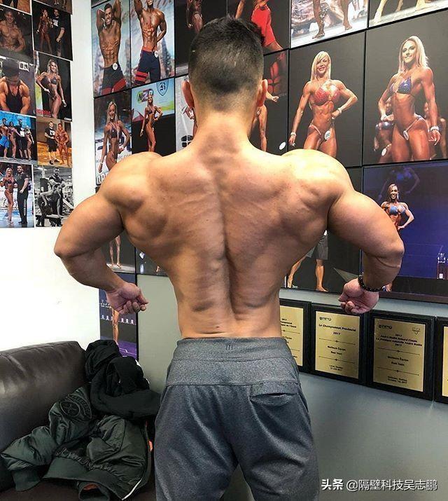 22岁华裔小伙肌肉劲爆,这块头不输欧美巨无霸