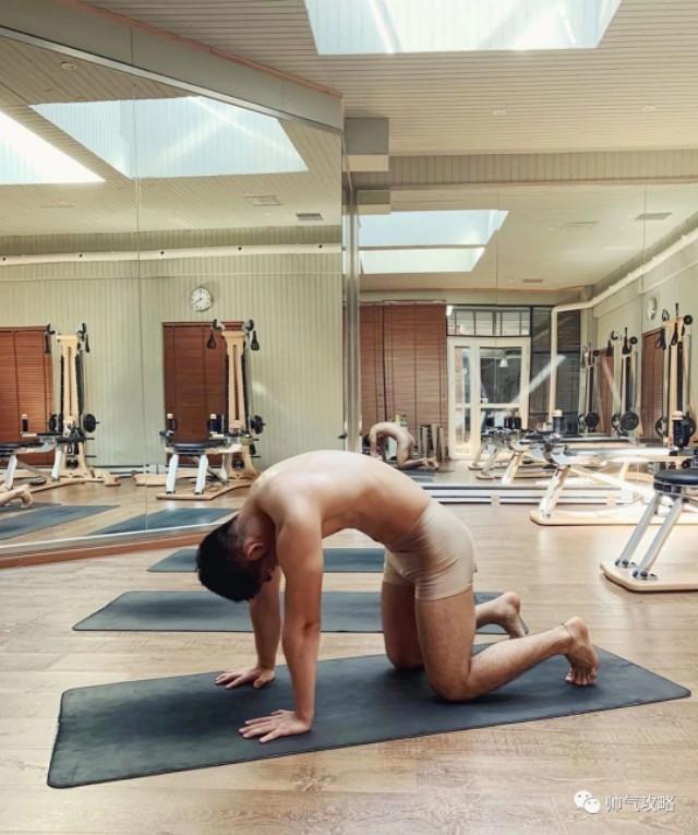 帅气阳光的毛若懿最新硬照:这条内裤绝了!