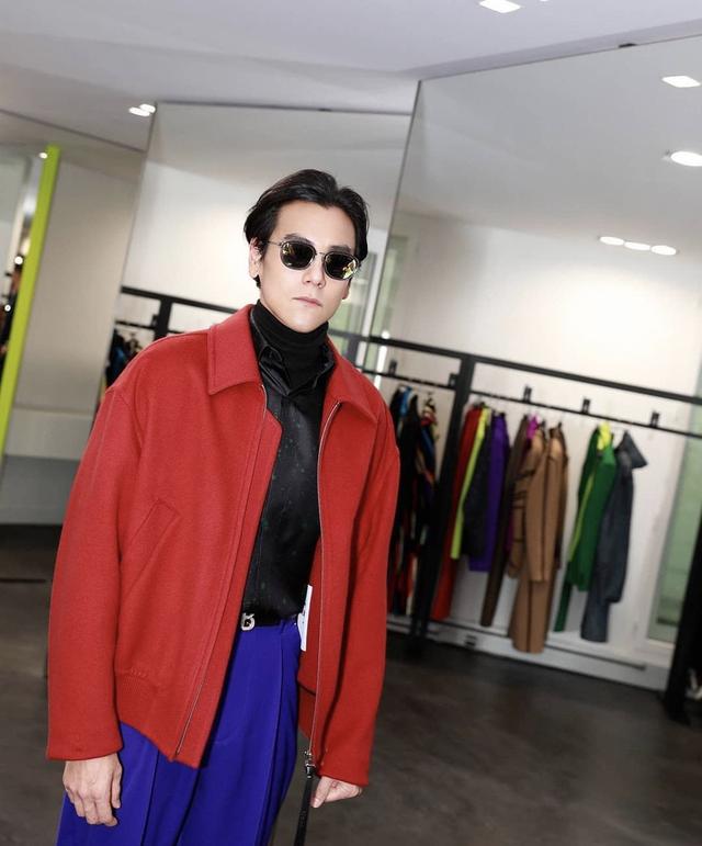 行走的荷尔蒙彭于晏,完美演绎西装和制服的造型,网友:求带回家