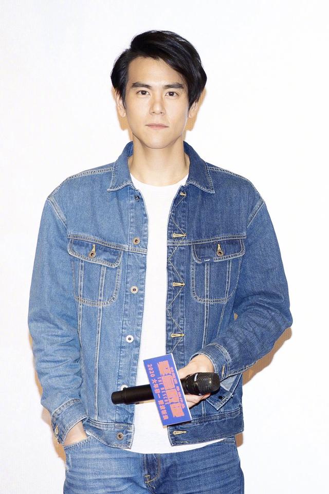 行走的荷尔蒙彭于晏,完美演绎西装和制服的造型,网友:求带回家