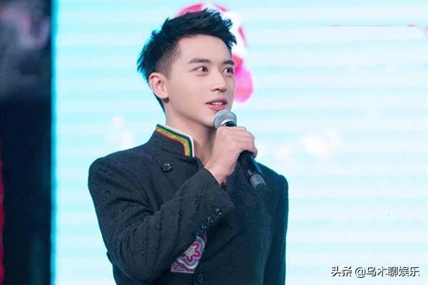 许魏洲要演古装剧了吗?黑衣劲装意气风发,高颜值俘获粉丝