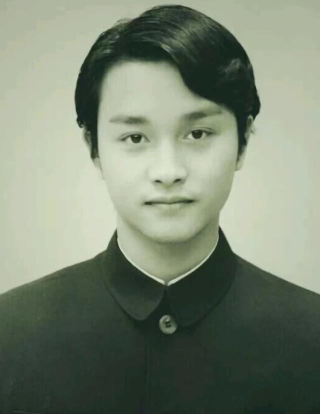 神颜男星们的证件照,哥哥张国荣太温润了,金城武竟然长这样