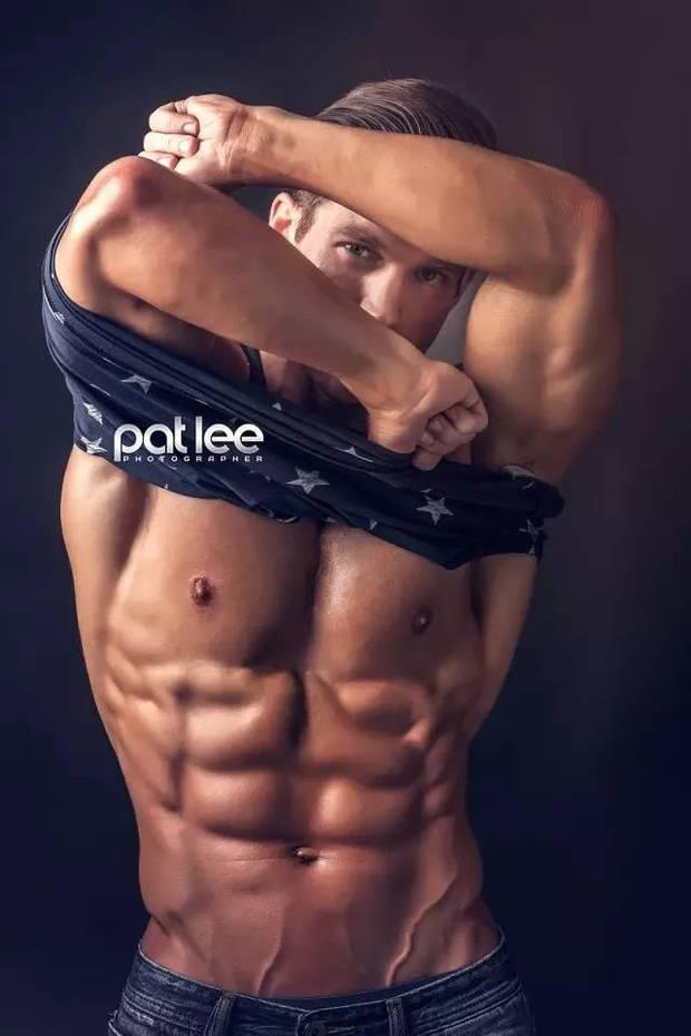 男人一定要拒绝太瘦,要有肌肉