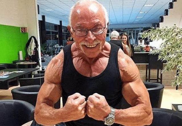 如果男人到了中年还有必要进行增肌训练吗?是不是有点晚了?