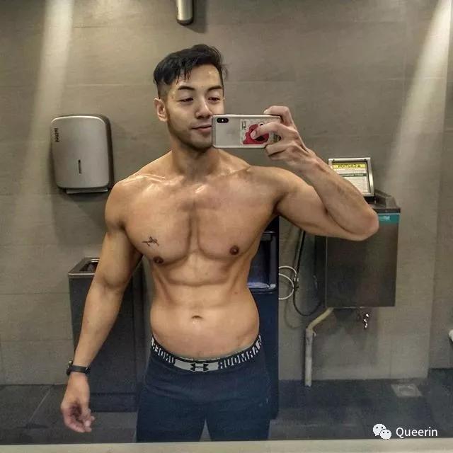 新加坡MANHUNT冠军获封杰尼龟男神!四块腹肌太抢镜