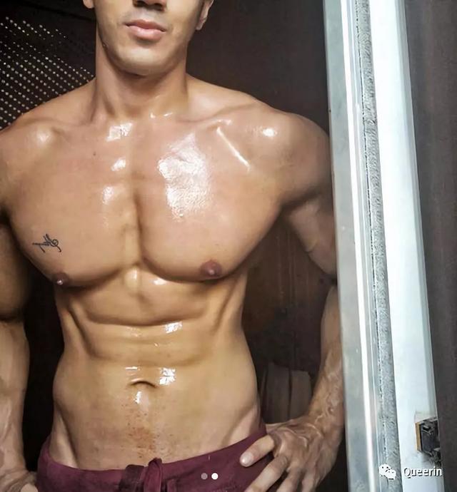 新加坡MANHUNT冠军获封杰尼龟男神!四块腹肌太抢镜