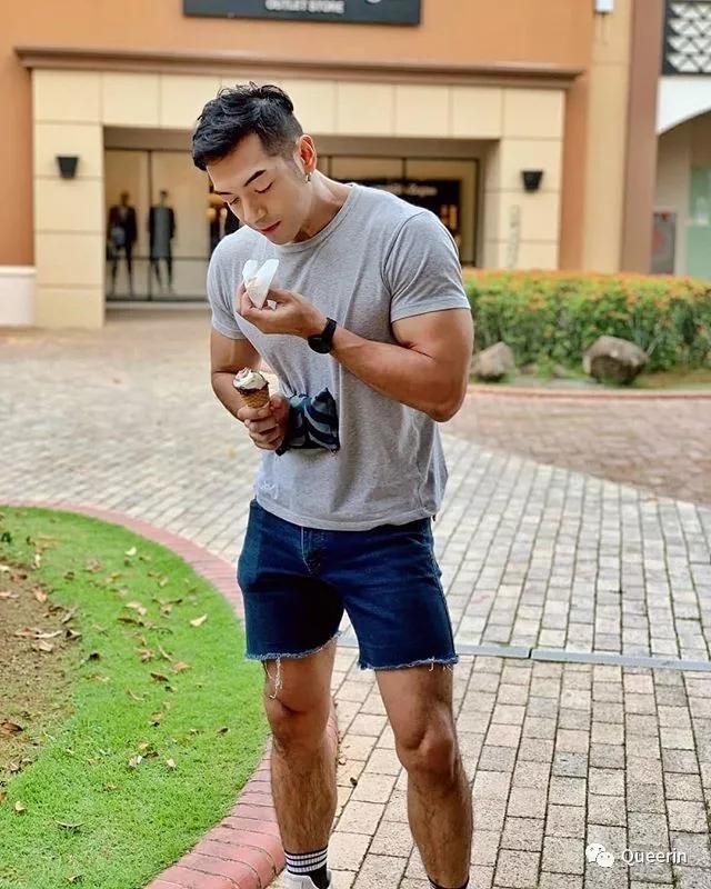 新加坡MANHUNT冠军获封杰尼龟男神!四块腹肌太抢镜