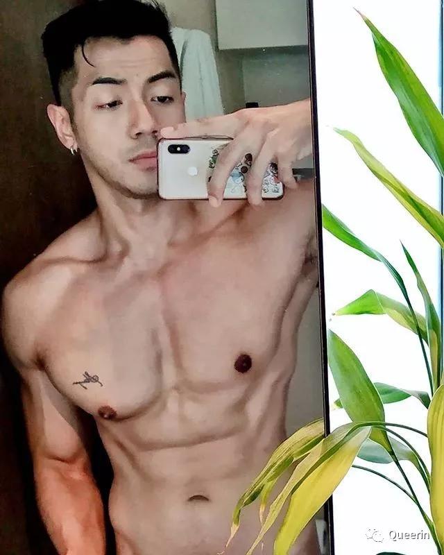 新加坡MANHUNT冠军获封杰尼龟男神!四块腹肌太抢镜