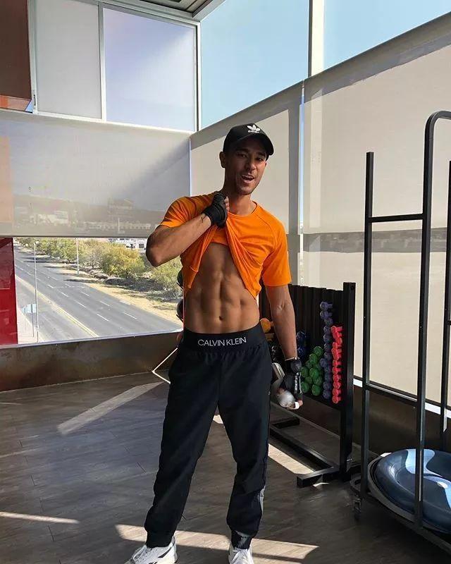 靠眼睛能隔空撩到人无法自拔,岛国最浪男模硬照一览