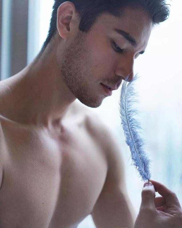 靠眼睛能隔空撩到人无法自拔,岛国最浪男模硬照一览