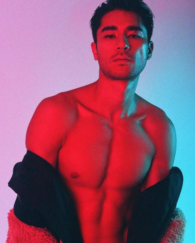 靠眼睛能隔空撩到人无法自拔,岛国最浪男模硬照一览