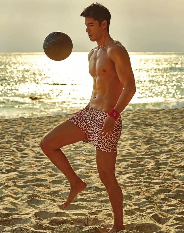 靠眼睛能隔空撩到人无法自拔,岛国最浪男模硬照一览