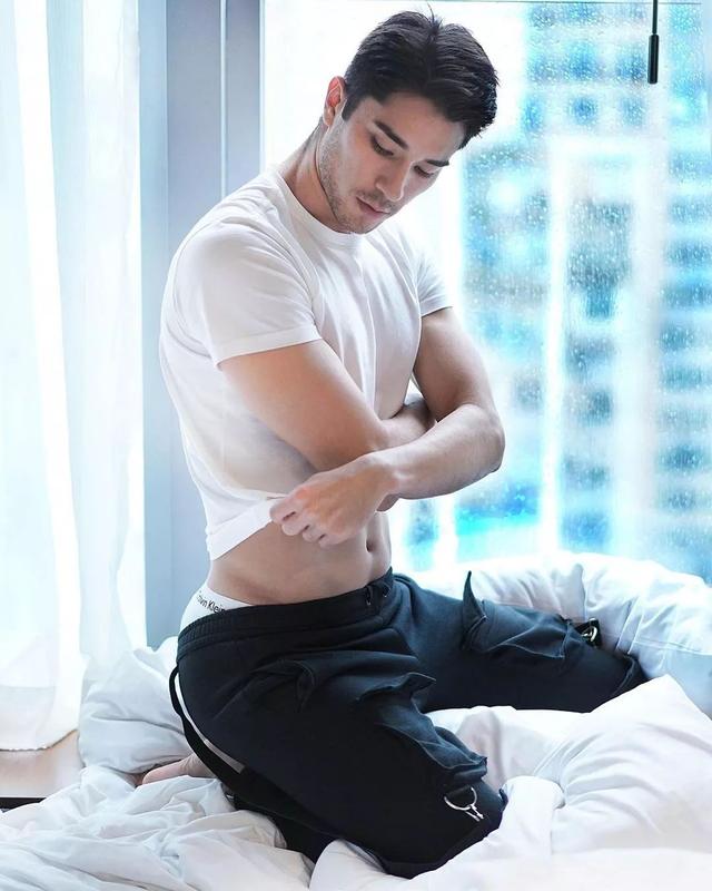 靠眼睛能隔空撩到人无法自拔,岛国最浪男模硬照一览