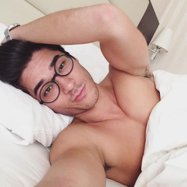 靠眼睛能隔空撩到人无法自拔,岛国最浪男模硬照一览