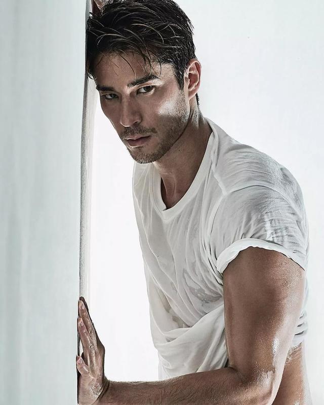 靠眼睛能隔空撩到人无法自拔,岛国最浪男模硬照一览