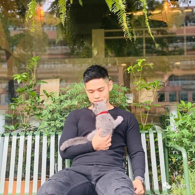 看到这位肌肉小飞侠,我突然体会到了萧亚轩的快乐