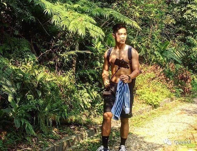 看到这位肌肉小飞侠,我突然体会到了萧亚轩的快乐