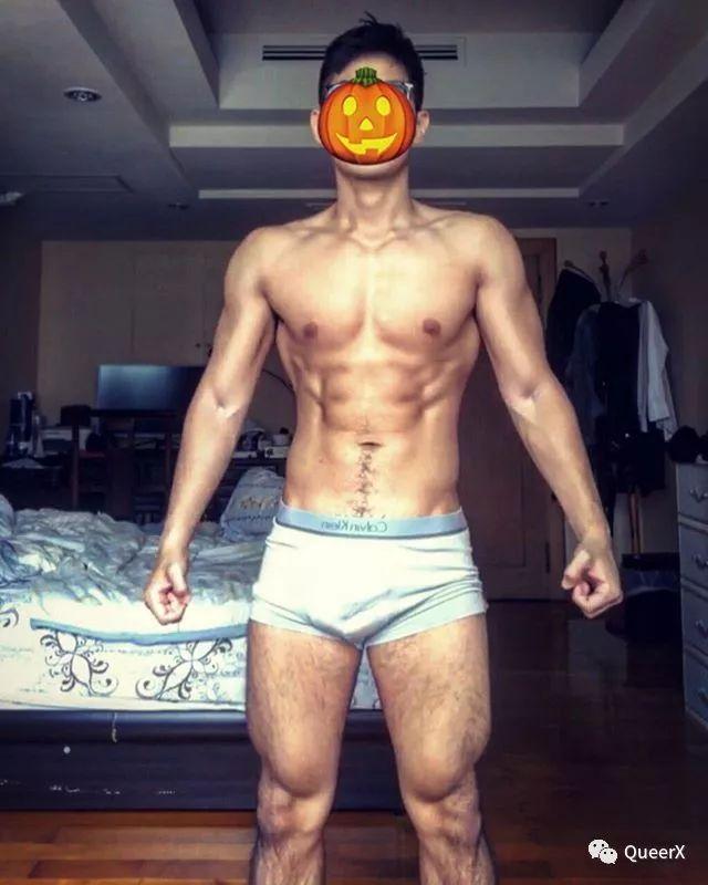 看到这位肌肉小飞侠,我突然体会到了萧亚轩的快乐