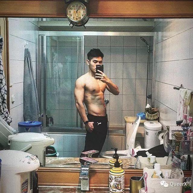 看到这位肌肉小飞侠,我突然体会到了萧亚轩的快乐