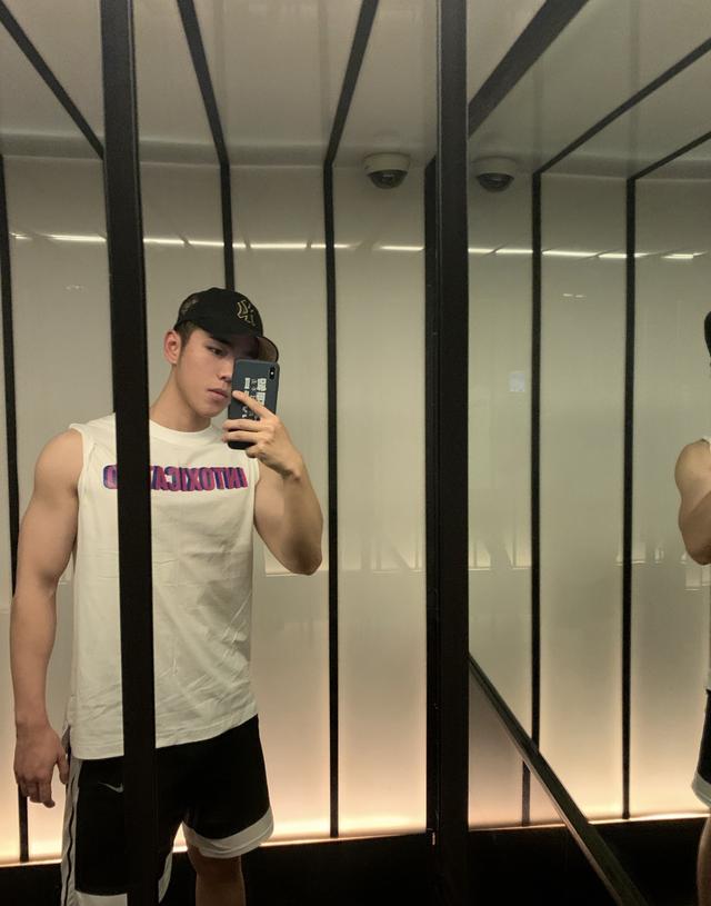 185cm高颜值鲜肉的身材居然这么棒,你也可以拥有这样