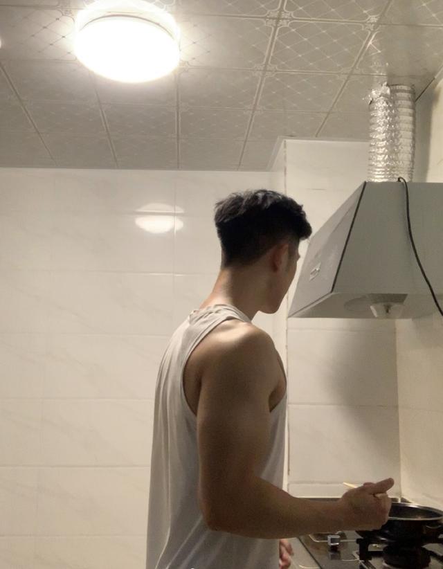 185cm高颜值鲜肉的身材居然这么棒,你也可以拥有这样