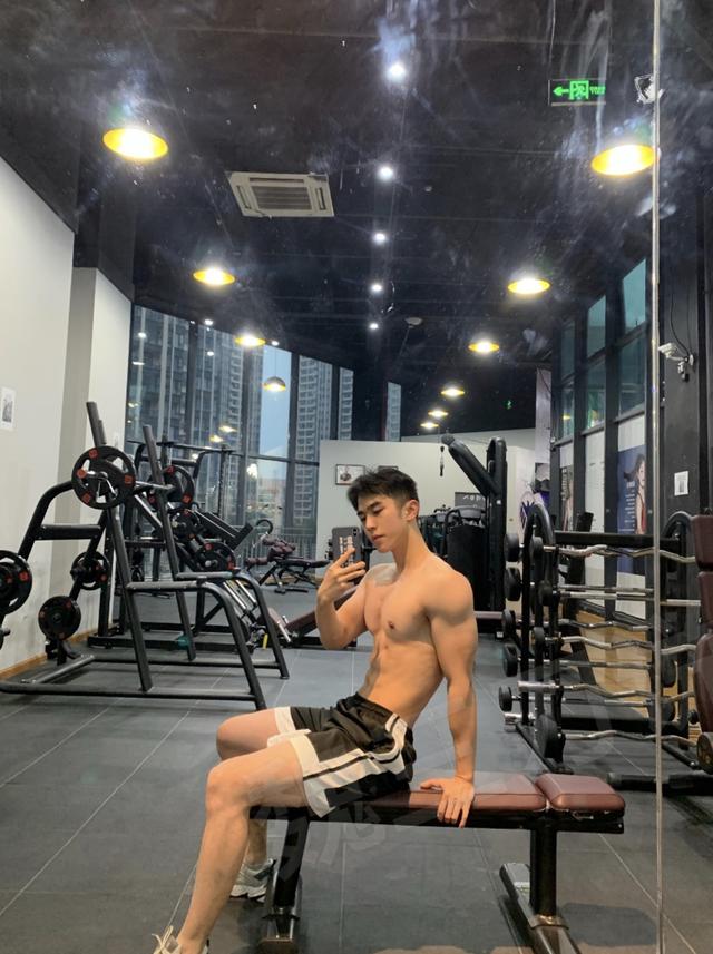 185cm高颜值鲜肉的身材居然这么棒,你也可以拥有这样