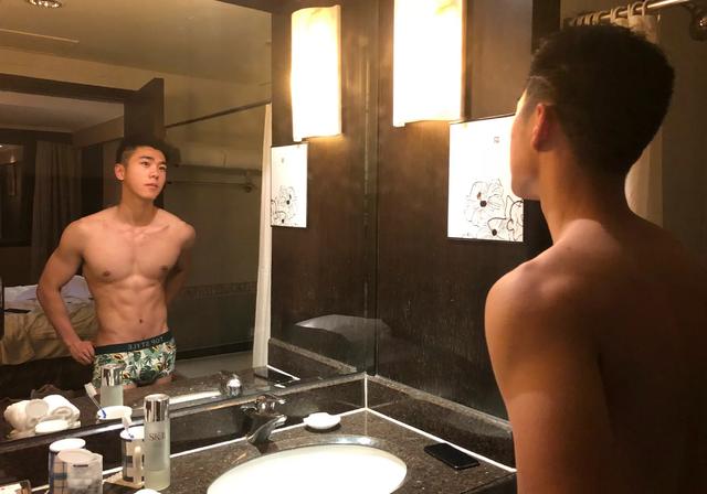 185cm高颜值鲜肉的身材居然这么棒,你也可以拥有这样