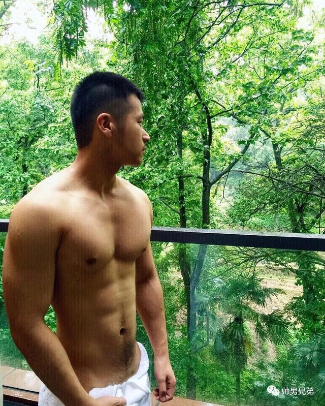 185CM超黑帅气大腹肌,阳光硬朗很可爱