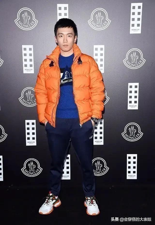 新晋国民老公张康阳罕见亮相米兰秀场,身穿撞色潮装,走型男路线