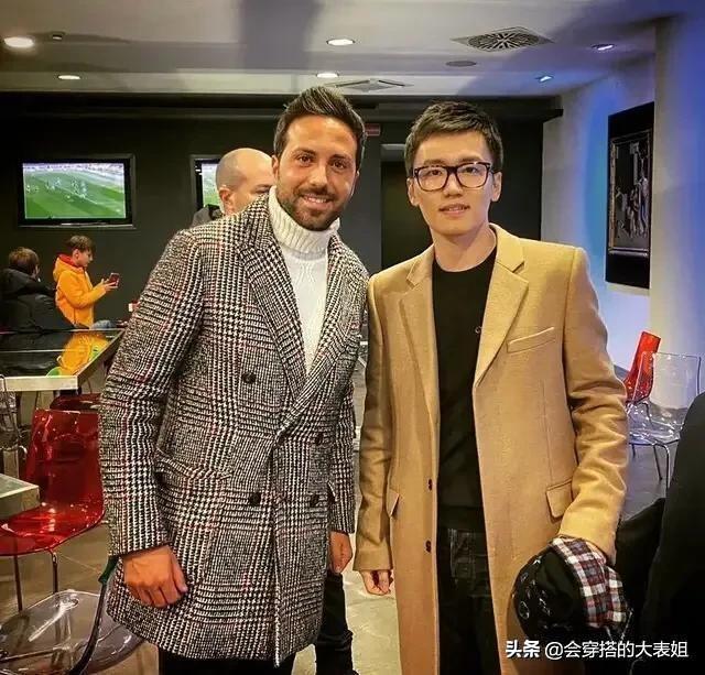 新晋国民老公张康阳罕见亮相米兰秀场,身穿撞色潮装,走型男路线