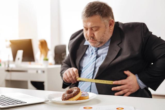 O型身材的男人别着急,教你3招选西装,“天鹅腰”也眷恋你