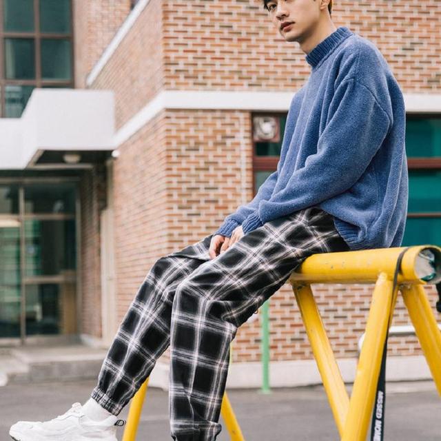 男生想要轻松出街,一款百搭的裤子很重要