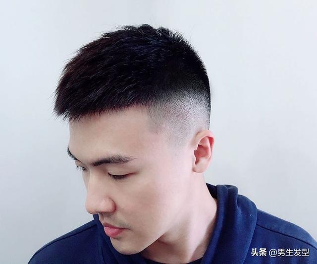 男生“酷帅”的发型长这样!推荐3款潮酷发型,简单帅气好打理