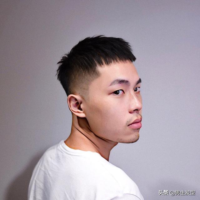 男生“酷帅”的发型长这样!推荐3款潮酷发型,简单帅气好打理