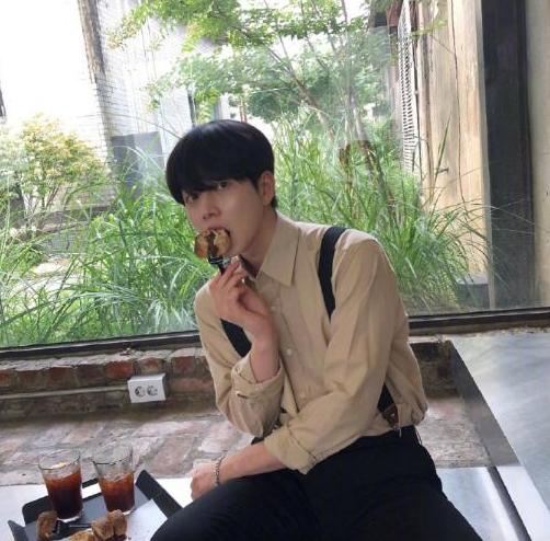 男生这样穿洋气又阳光,颜值上升好几个度,女神看到都心动了