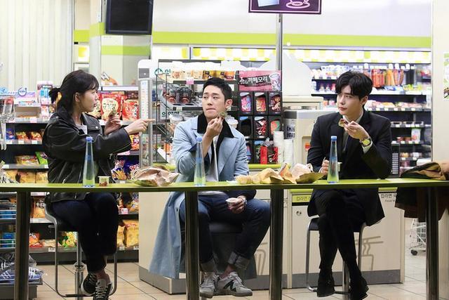 《当你沉睡时》,李钟硕的男主和丁海寅的警察小哥哥,更爱哪个