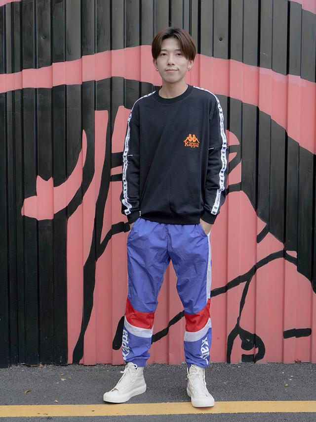 新式校服你穿过吗?趣味卫裤让你刮目相看