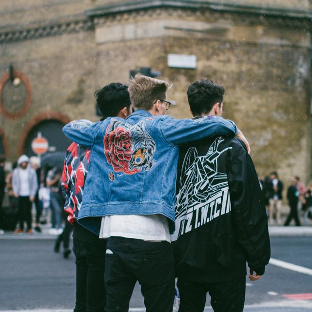 另类时尚外套,像素超人轻松玩转小众搭配