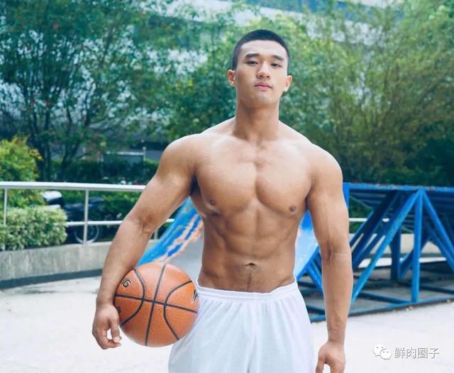 现在的大肌霸,真是一个比一个大