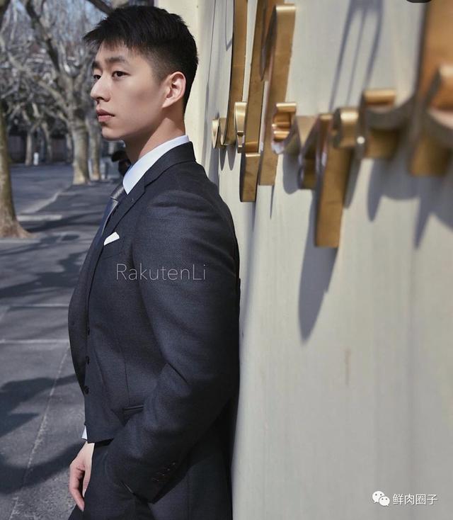 刷完这波肌肉小奶狗!网友:只恨我不是肖一遣