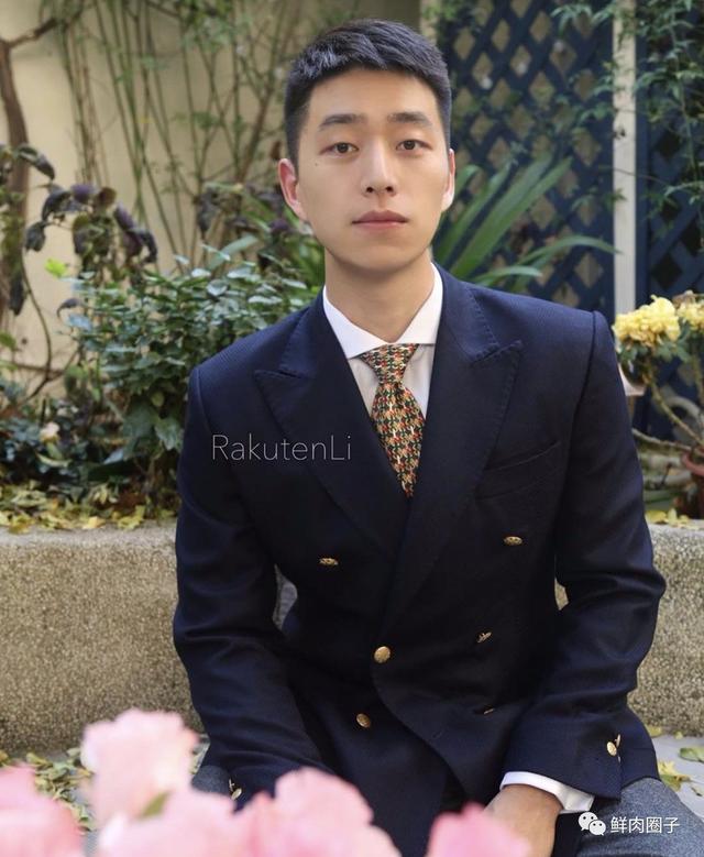 刷完这波肌肉小奶狗!网友:只恨我不是肖一遣