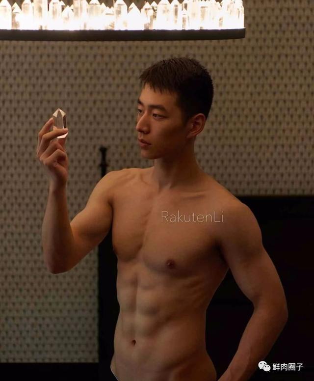 刷完这波肌肉小奶狗!网友:只恨我不是肖一遣