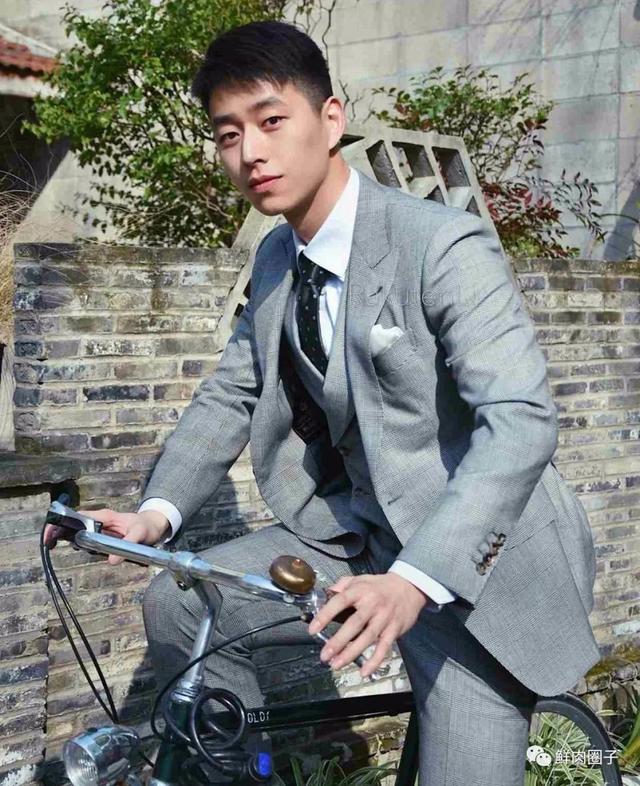 刷完这波肌肉小奶狗!网友:只恨我不是肖一遣