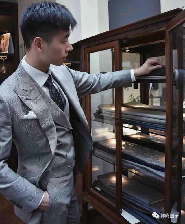 刷完这波肌肉小奶狗!网友:只恨我不是肖一遣