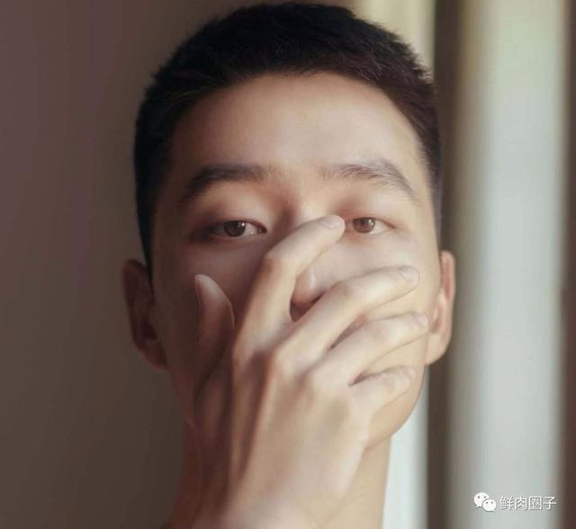 刷完这波肌肉小奶狗!网友:只恨我不是肖一遣