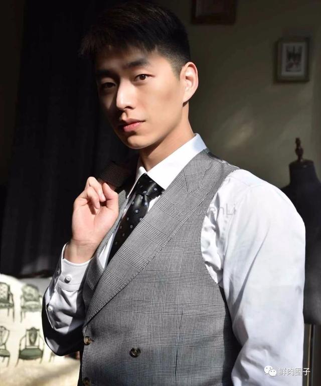 刷完这波肌肉小奶狗!网友:只恨我不是肖一遣