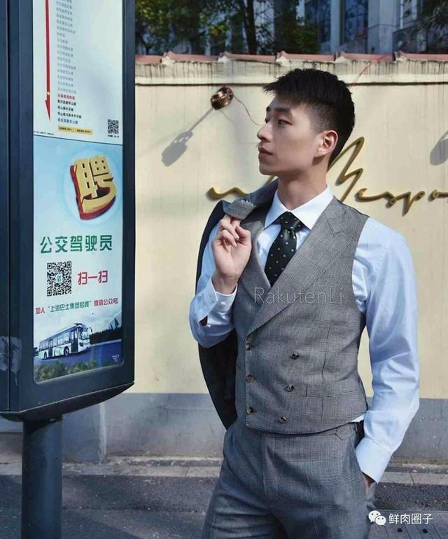 刷完这波肌肉小奶狗!网友:只恨我不是肖一遣